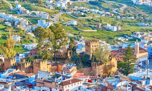 Ruela azul de Chefchaouen, a cidade azul do norte do Marrocos